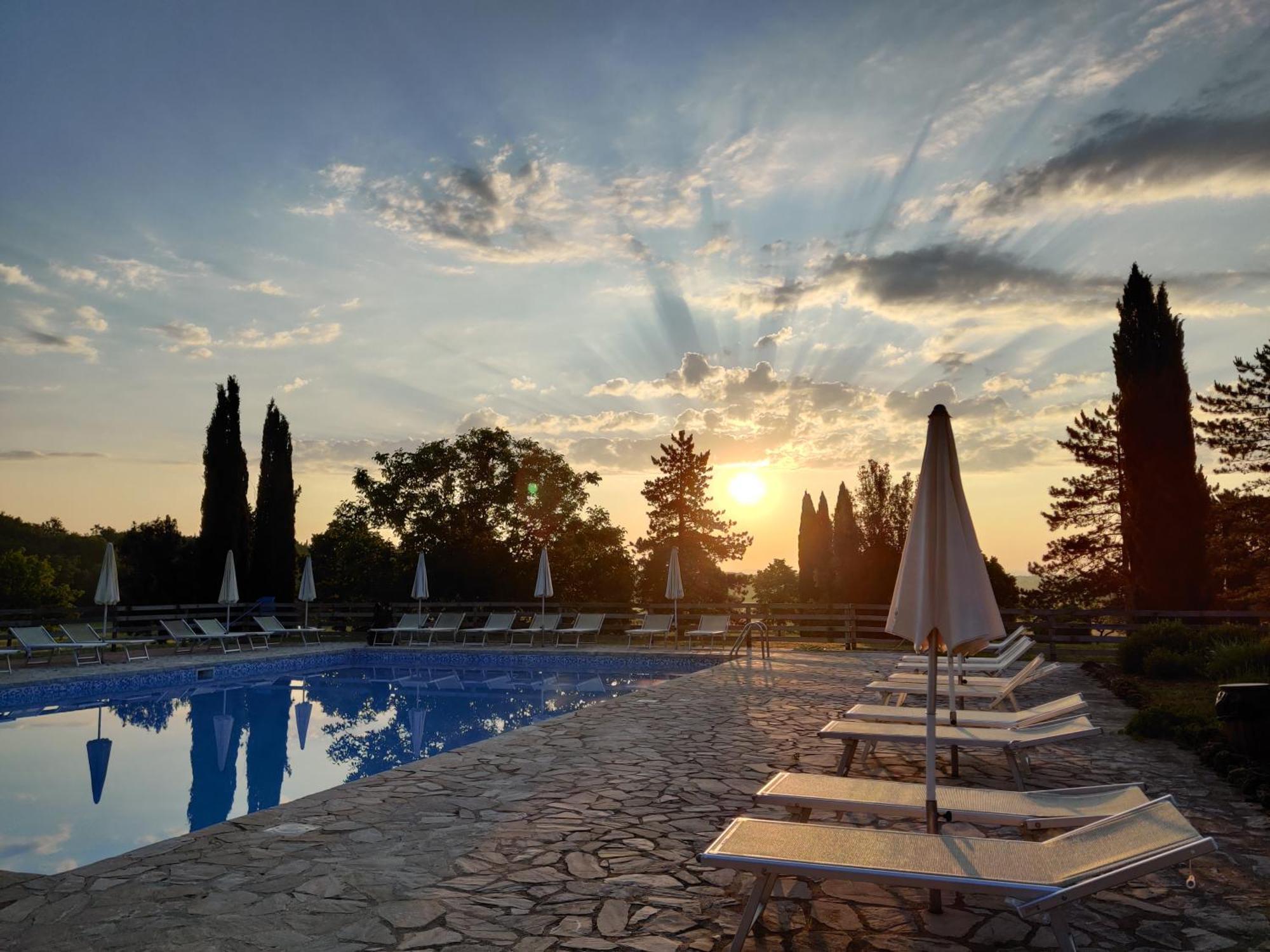 Fattoria Agriturismo Nerbona Casole dʼElsa Exterior foto