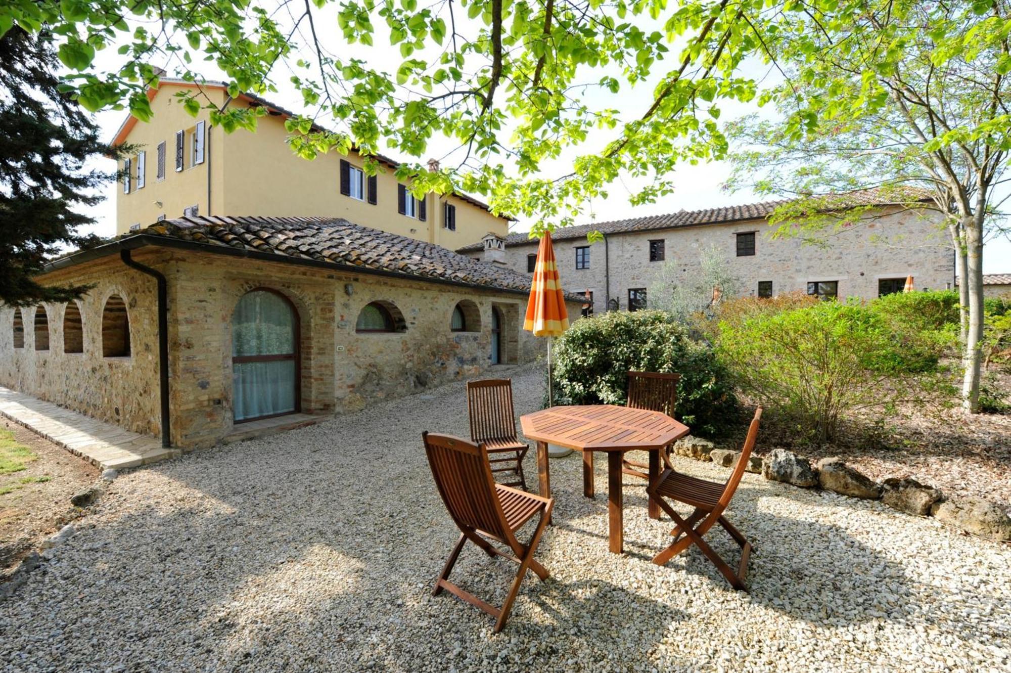 Fattoria Agriturismo Nerbona Casole dʼElsa Exterior foto